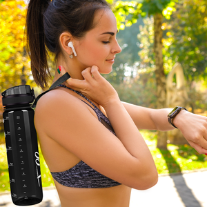 Cuptify Personalized Black Gloss 32 oz Water Bottle