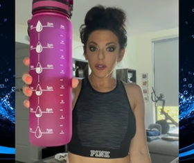 A Little Motivation in Every Sip: 32oz Fuchsia Water Bottle Review