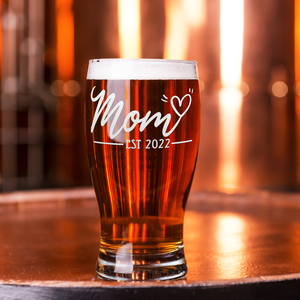 Mom Est 2022 Heart Etched on 20 oz Pub Glass